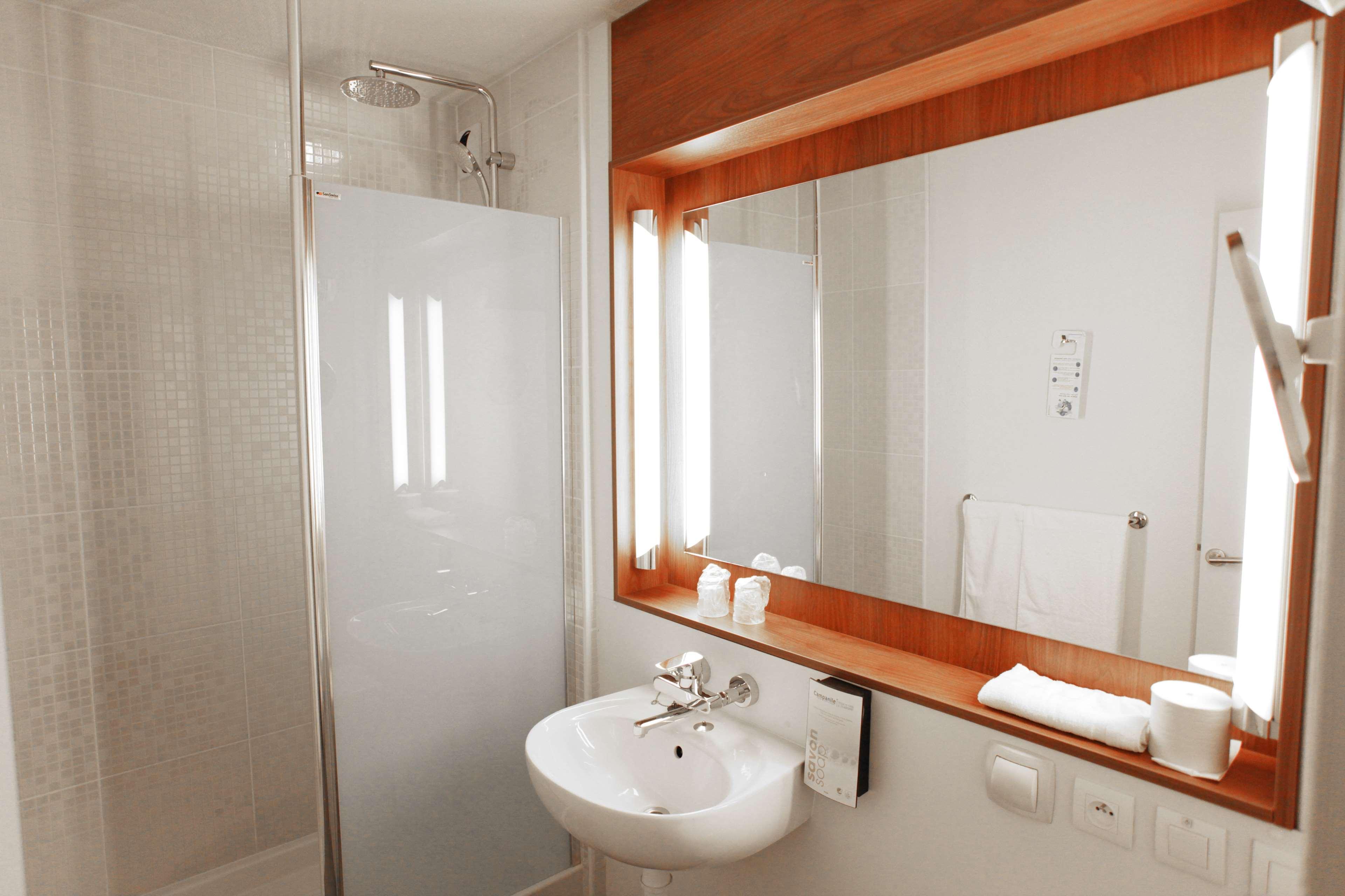 Campanile Marseille Vitrolles Griffon Hotel Екстериор снимка