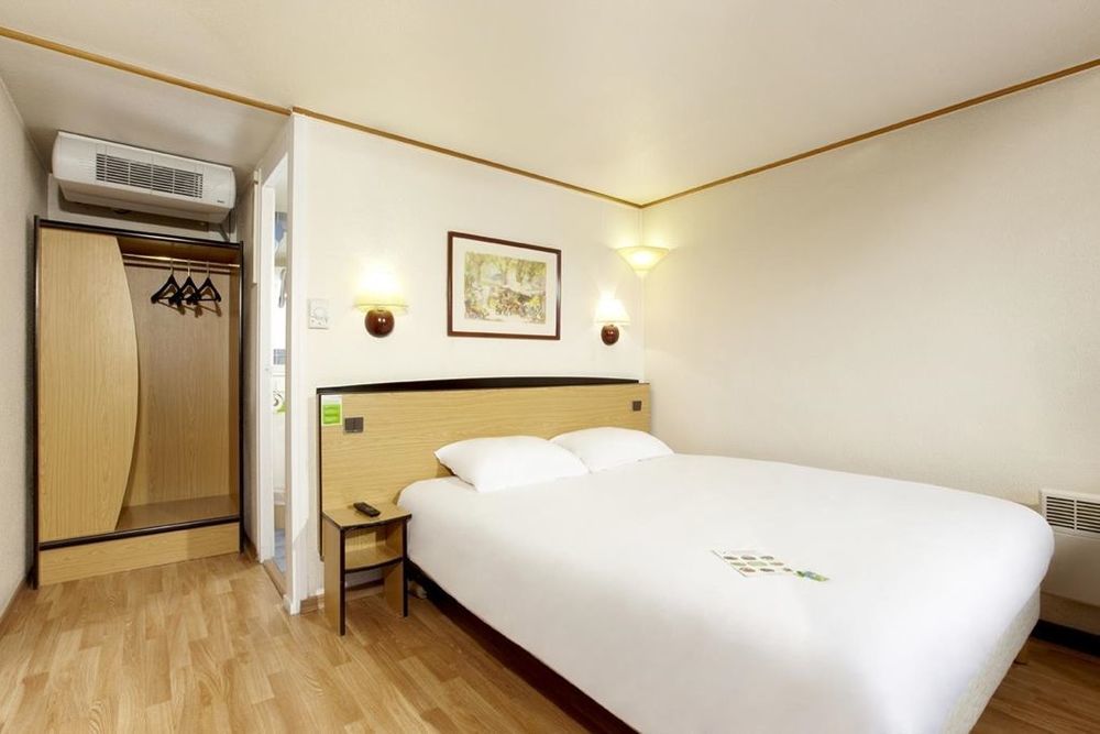 Campanile Marseille Vitrolles Griffon Hotel Стая снимка