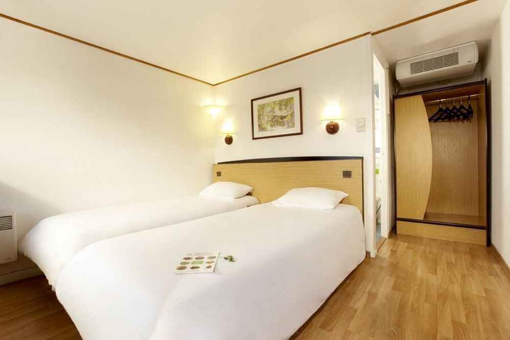 Campanile Marseille Vitrolles Griffon Hotel Стая снимка