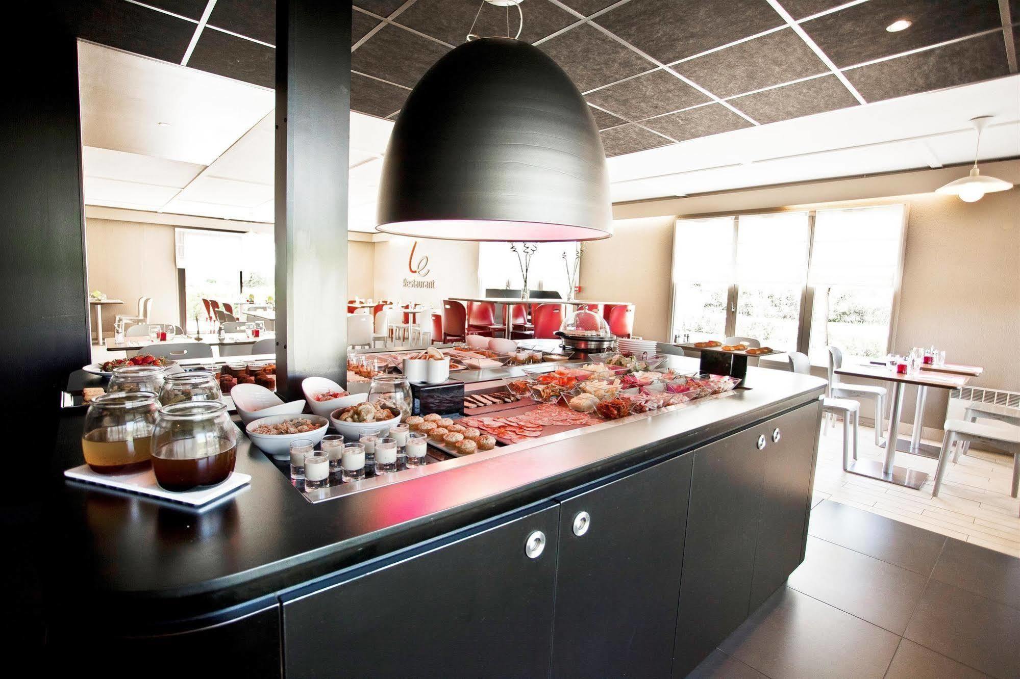 Campanile Marseille Vitrolles Griffon Hotel Екстериор снимка
